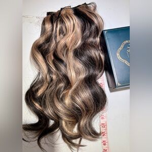 HAIR, 20” Wavy clip in Extensions, 9 pieces, Black/Dk Brown Highlighted